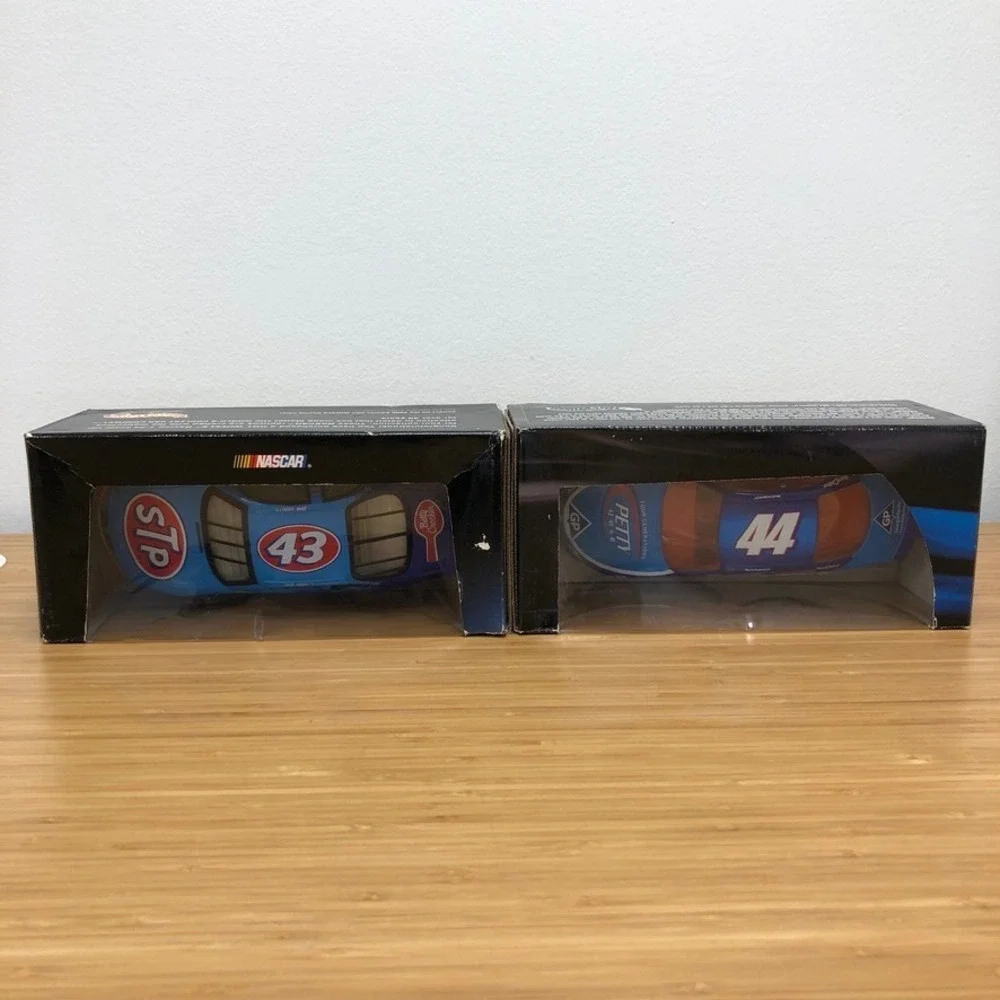 Hot Wheels Racing Diecast 1:24 Adults Blue NASCAR STP 43 44 Pontiac 2 Pack